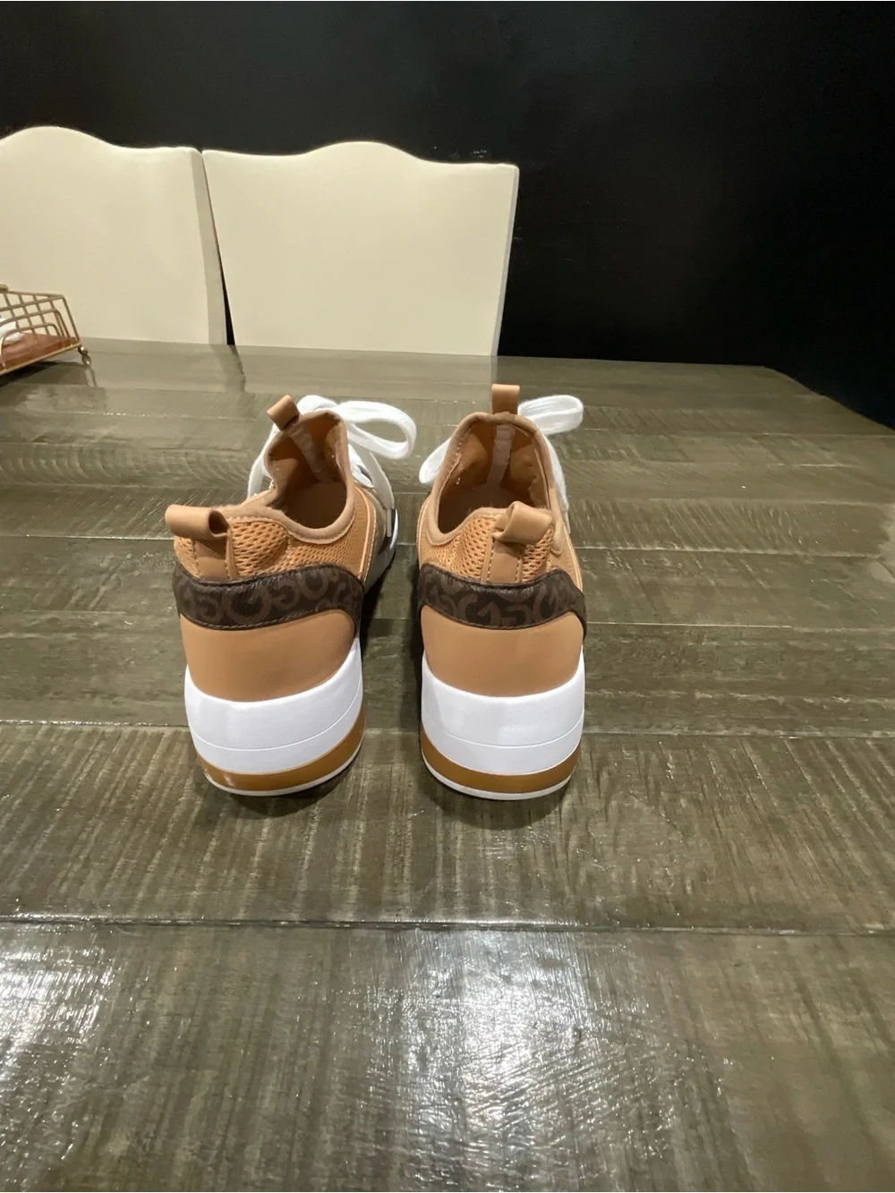 Guess Women's White Brown Tan Logo-Accent Sneakers - Picture 4 of 6